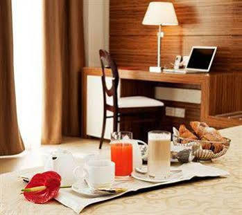Hotel S